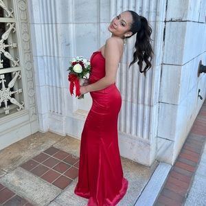 RED CLUD L LONDON PROM DRESS